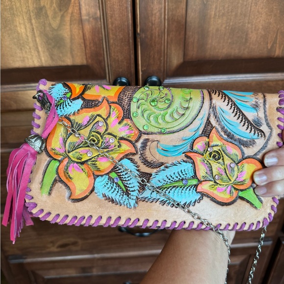 Leather handcrafted crossbody - Picture 2 of 5